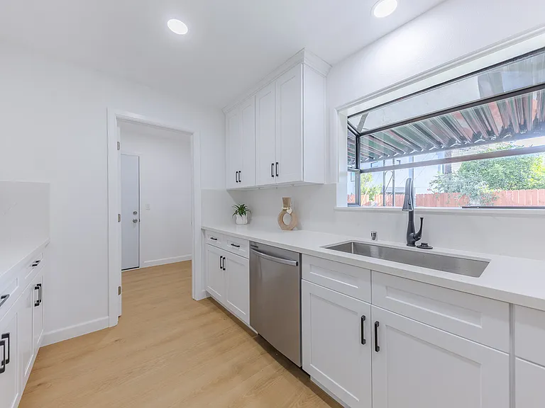 714 Genoa St — Photo 23