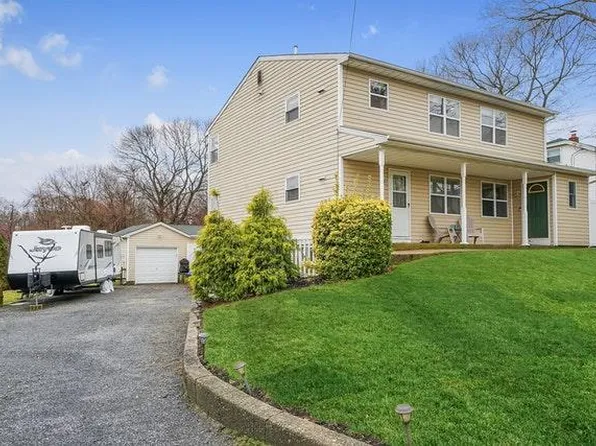 46 Wyanet Street, Selden, NY 11784
