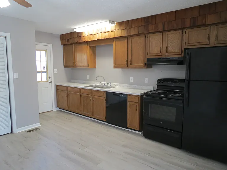 207 Brook St — Photo 5