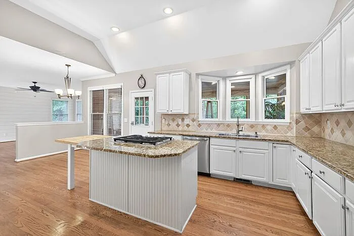 4582 Campenille Ct — Photo 17