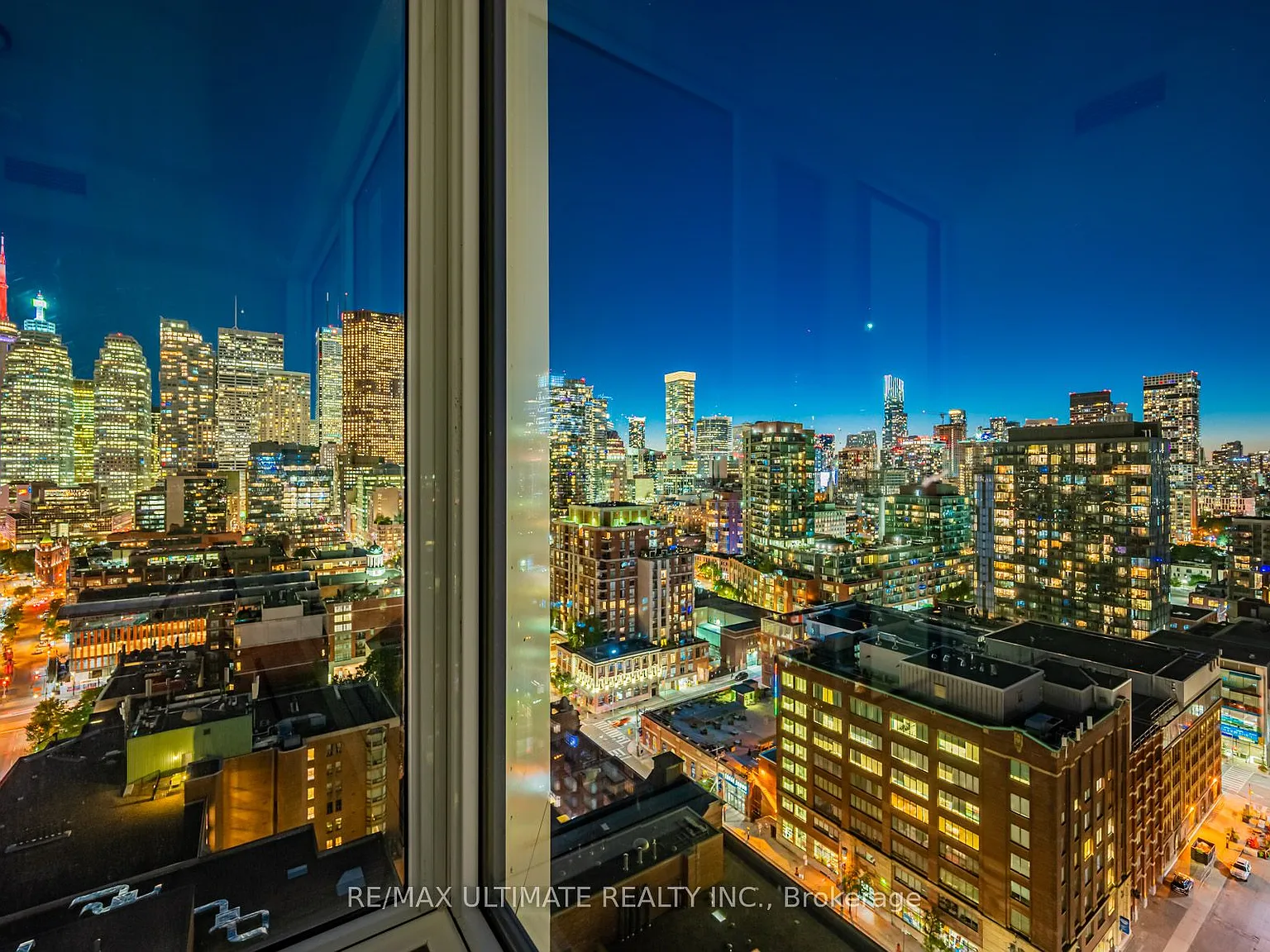 St. Lawrence Condos — Photo 3