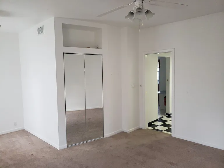 1001 S Walnut St — Photo 2