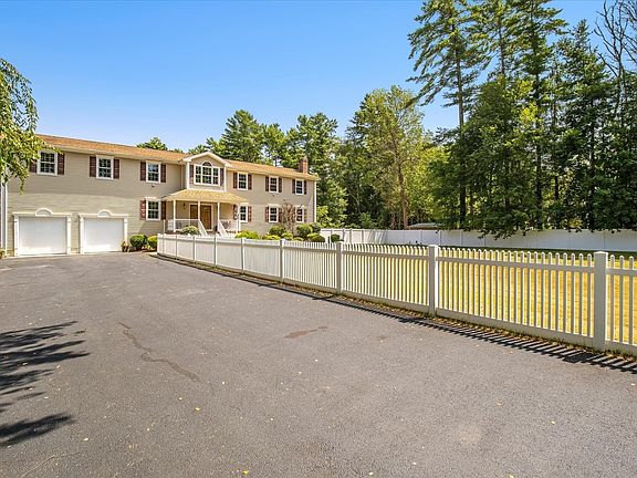 3rd image of 220 Mattapoisett Rd