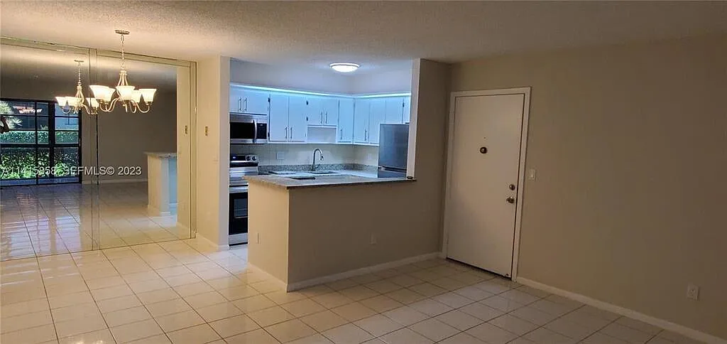 2 bed, 2.0 bath, 827 sqft, $1,975 — Photo 4