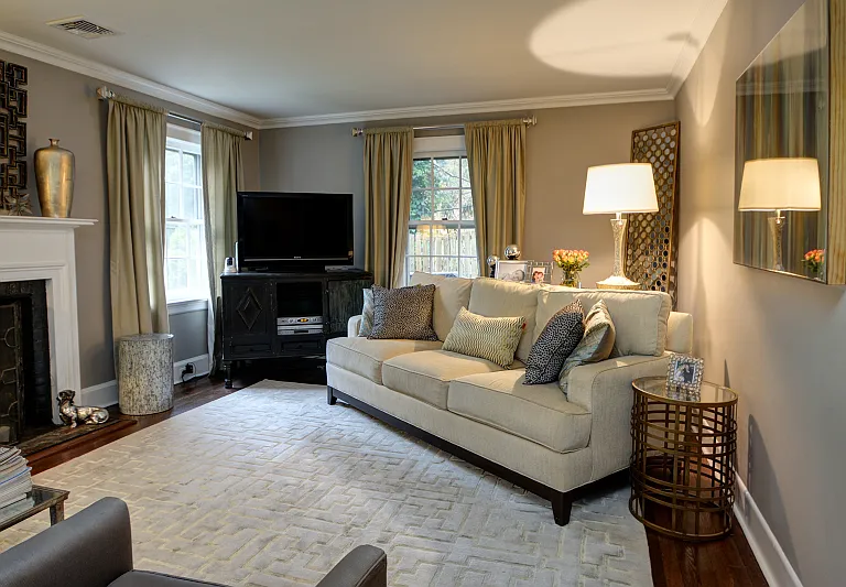 52 Hobart Ave — Photo 2