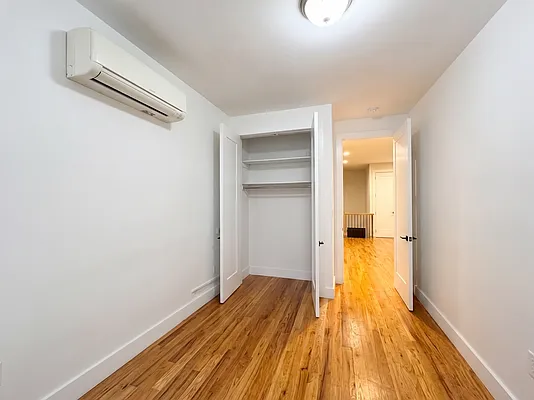 Bedroom, photo 8