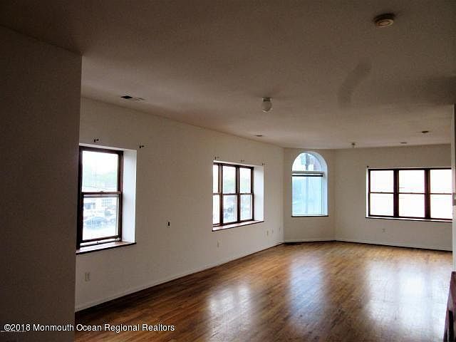 2nd image of 810 Monroe Ave #1