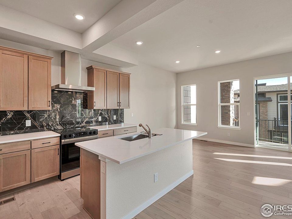 1st image of 559 Canary Ln