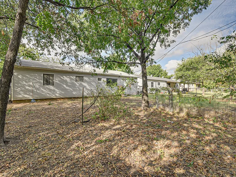 344 NW Renfro St — Photo 19