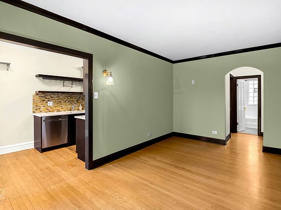 5th image of 842 W Ainslie St APT I2