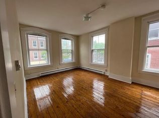 33 Central St APT 2F, Woodstock, VT 05091