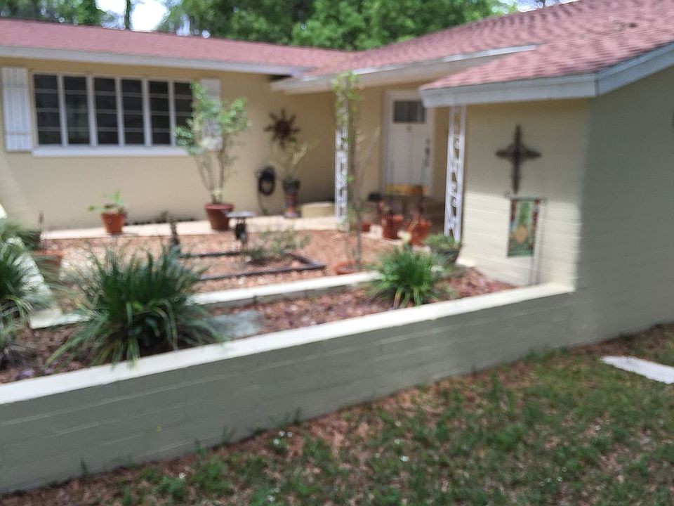 1st image of 810 NE 11th Ave