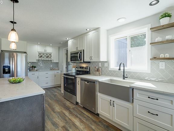 4th image of 16804 SE Berghammer St