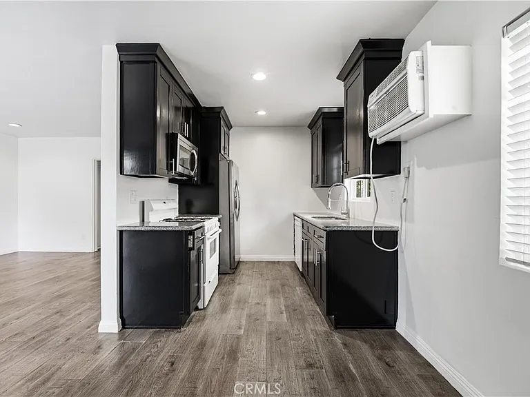 10715 Moorpark St #1 — Photo 7