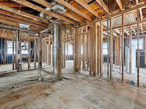 3rd image of 1631 Piety St