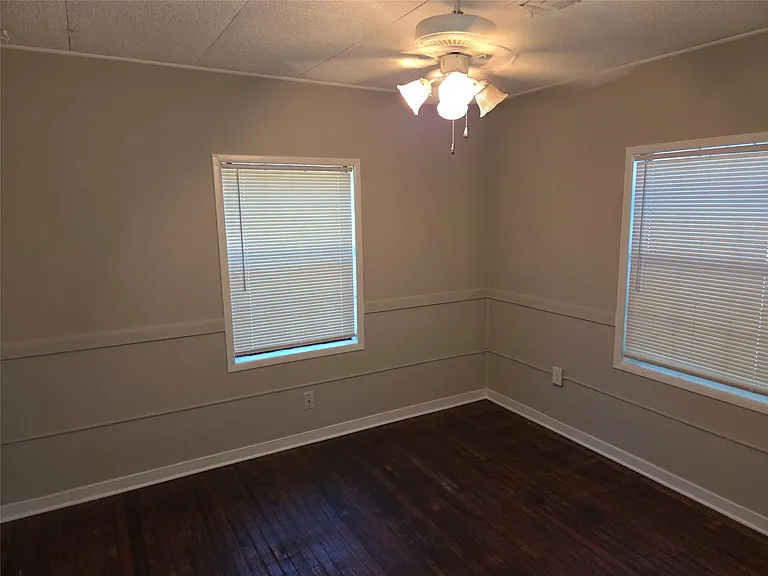 505 Peggy St — Photo 11