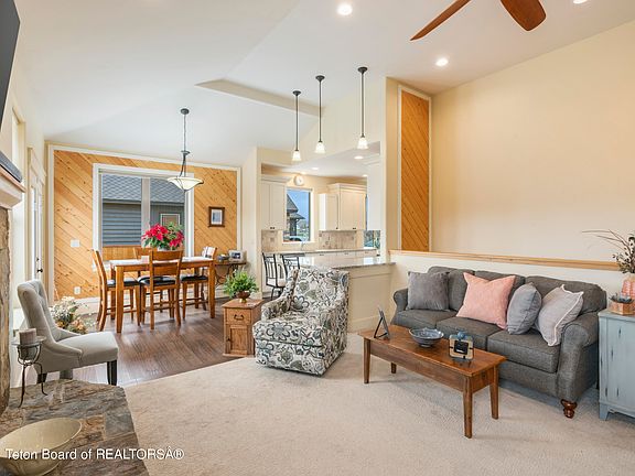 5th image of 70 Baywood Dr