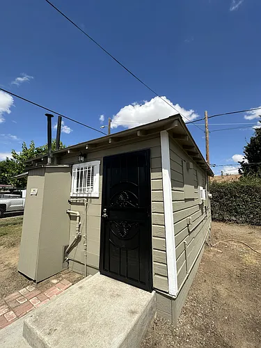 2330 1/2 Berkeley St Photo 1
