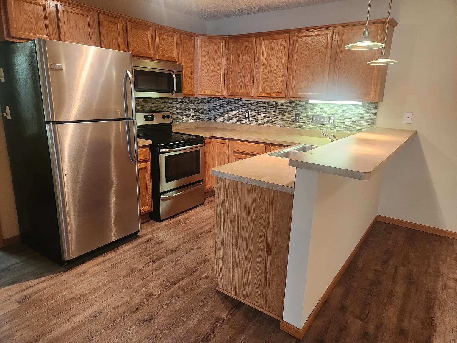 2 bed, 1.5 bath, 1299 sqft, $2,150 — Photo 3