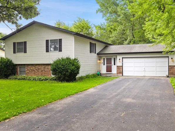 9513 Ballard Rd, Crystal Lake, IL 60014