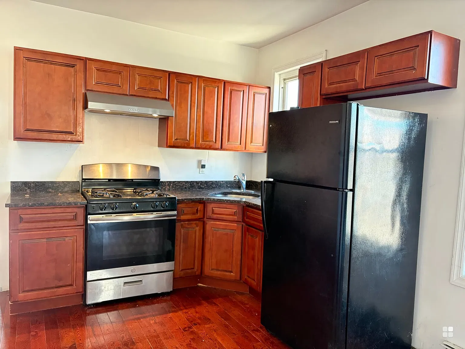 2 bed, 800 sqft, $2,000 — Photo 1