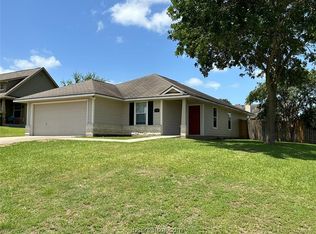 1711 Dixon Ln, Brenham, TX 77833