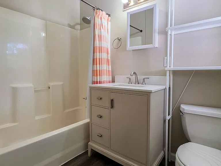 1505 N Garland Ave — Photo 13