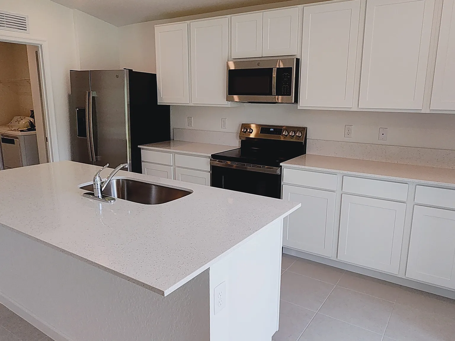 660 Carlyle Way — Photo 2