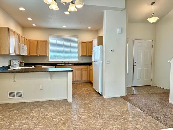831 Lakebrook Ct — Photo 6