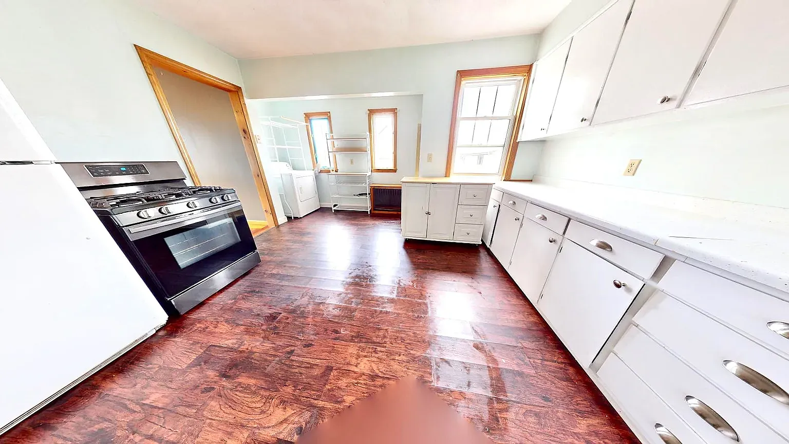 4 bed, 1900 sqft, $4,500 — Photo 1