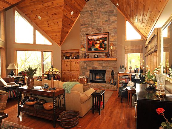 3rd image of 489 Cherry Knob Dr