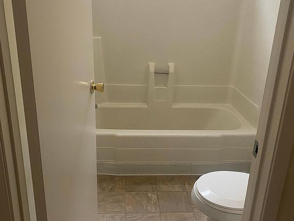 5th image of 6710 Woodley Ave #13