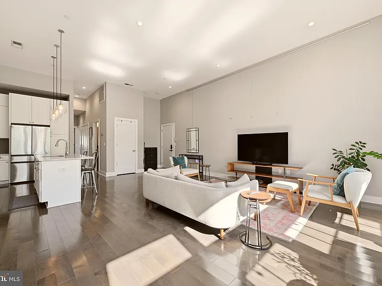 630 14th St NE #5 — Photo 5