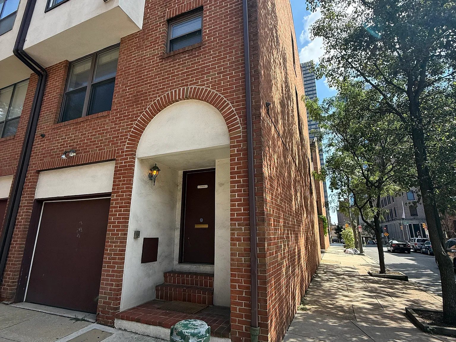 4 bed, 2.5 bath, 2280 sqft, $4,300 — Photo 2