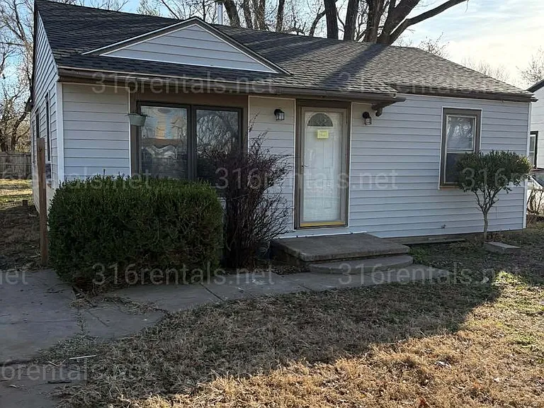 1822 N Kansas Ave — Photo 1