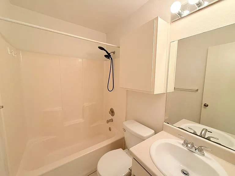 405 Parkhill Cv — Photo 26