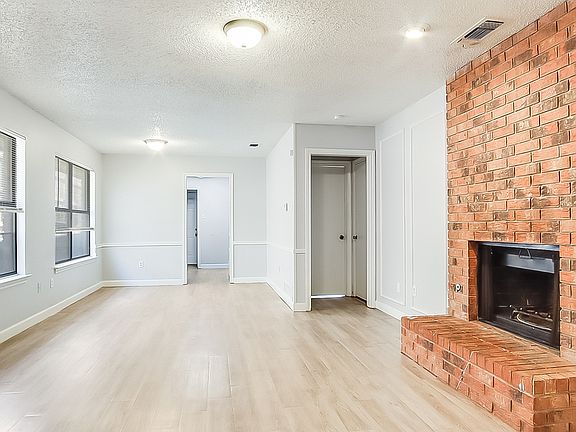2nd image of 2404 Kingsford Ct
