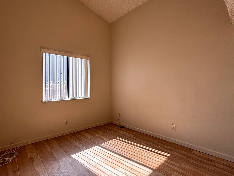 1588 Yellowwood Dr — Photo 11