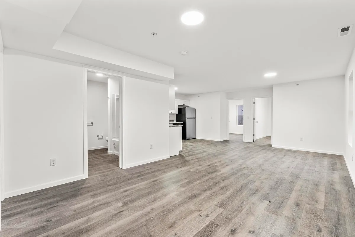 Building Photo - 12 E Ferry St #3B