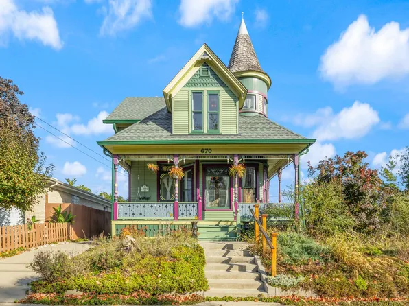 670 Lillie St, Elgin, IL 60120