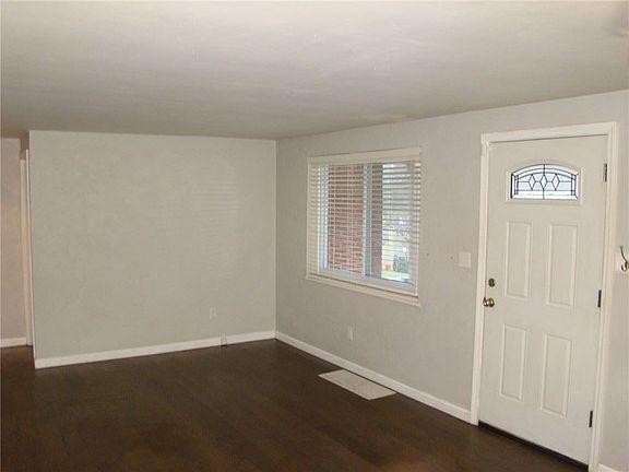 5th image of 131 Stowe Dr
