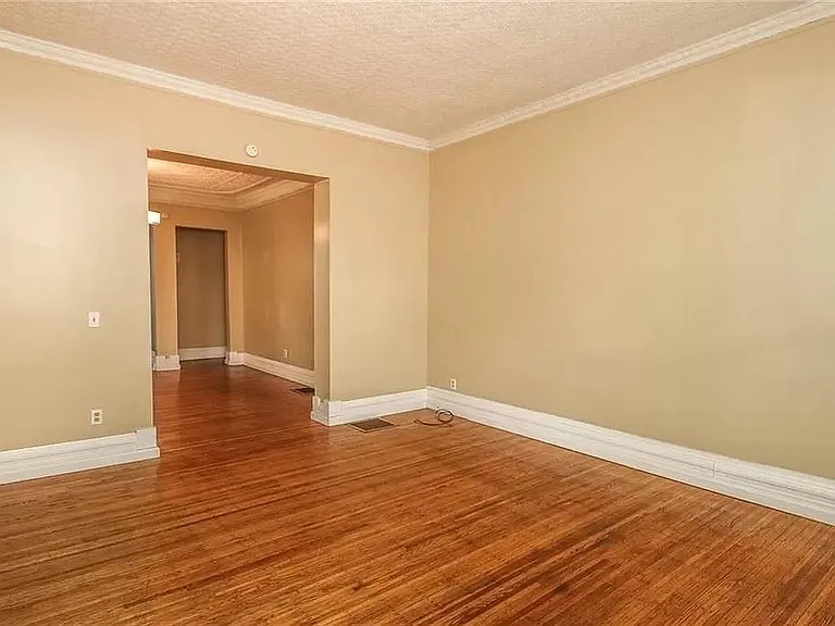 473 Alexander St — Photo 8