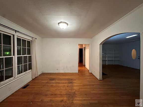 5th image of 207 S Ellis St