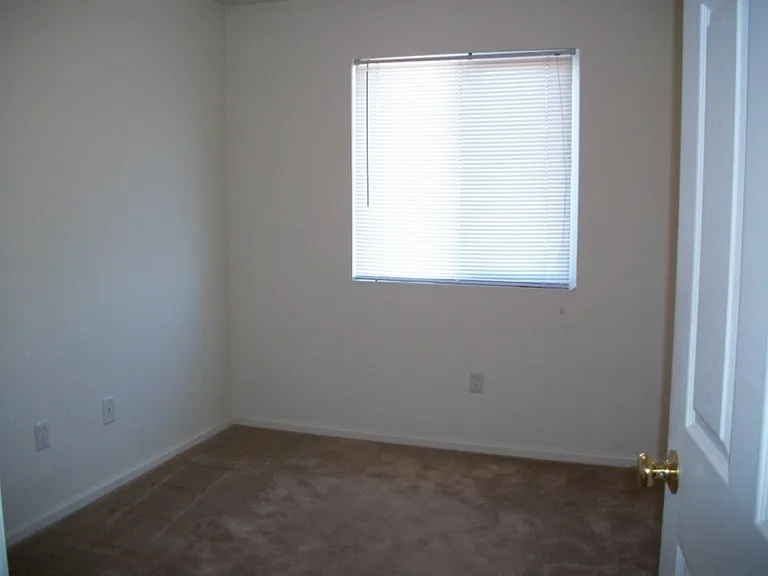 330 Hunters Way — Photo 8