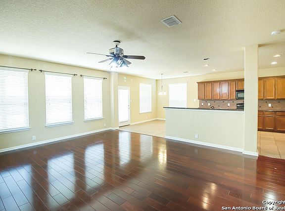4th image of 501 Portrush Ln
