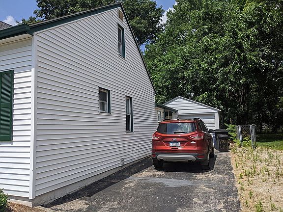 2nd image of 35418 Farragut Ave