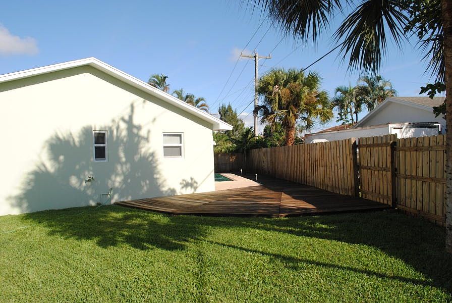 2nd image of 701 Lindell Blvd