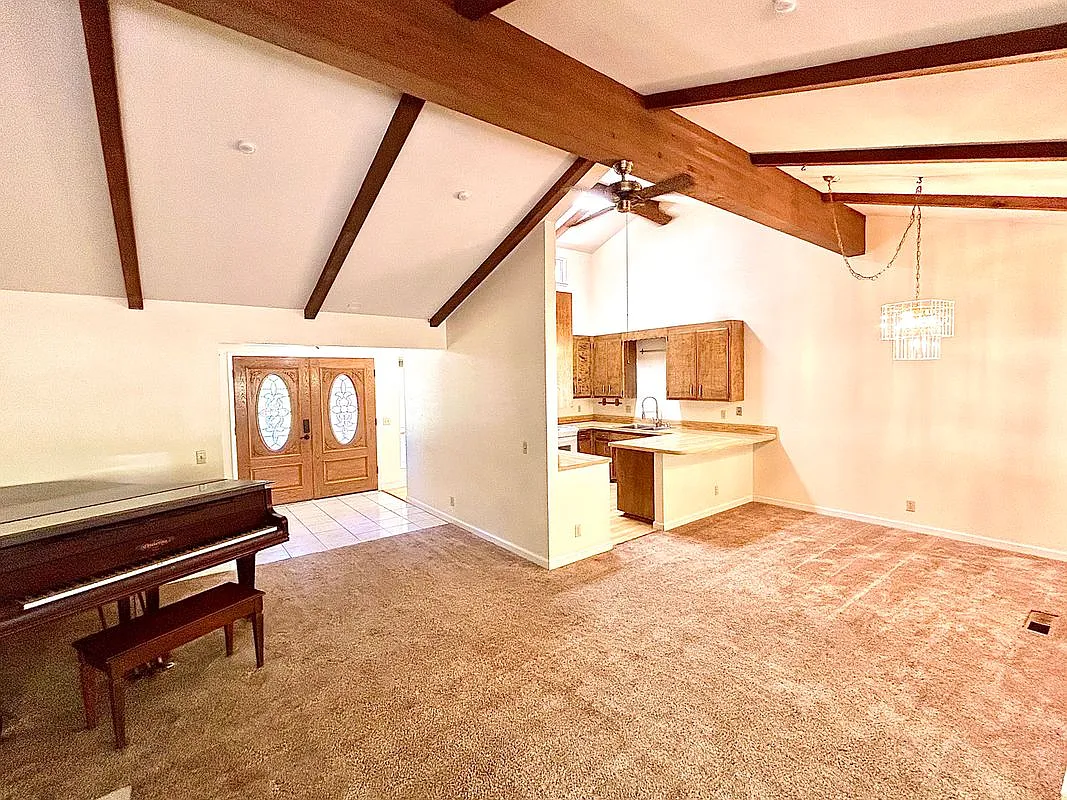 3 bed, 2.0 bath, 1580 sqft, $2,400 — Photo 1