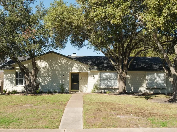 704 Matous Dr, Bryan, TX 77802