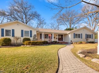 25 Hemlock Cir, Cranford, NJ 07016
